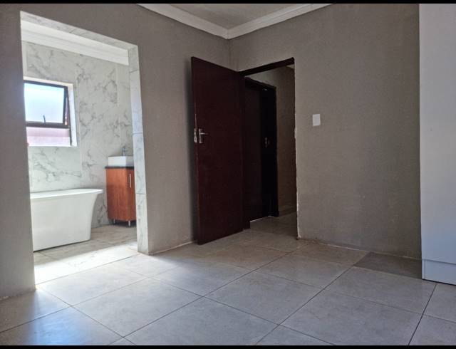 4 BEDROOM HOUSE FOR SALE IN SEBOKENG ZONE 10